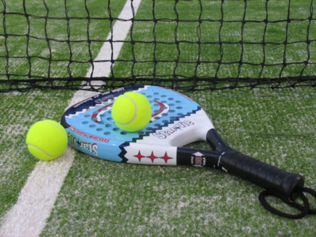 Padel fitness program incorporating nutrition guidelines