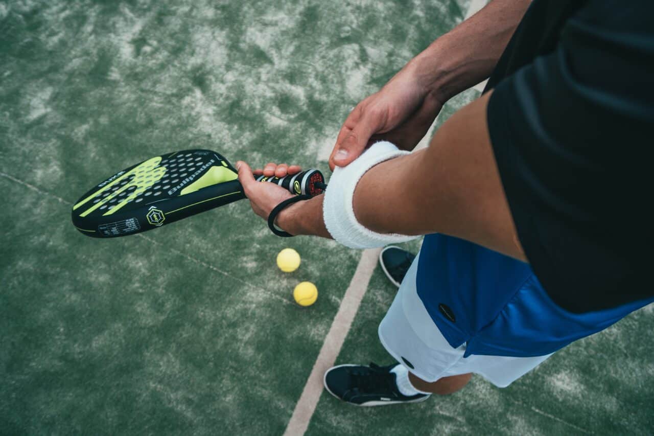 Padel for beginners: Tips, fundamentals, and first steps - Urban Sports ... Scientifically proven padel fitness program for overall health