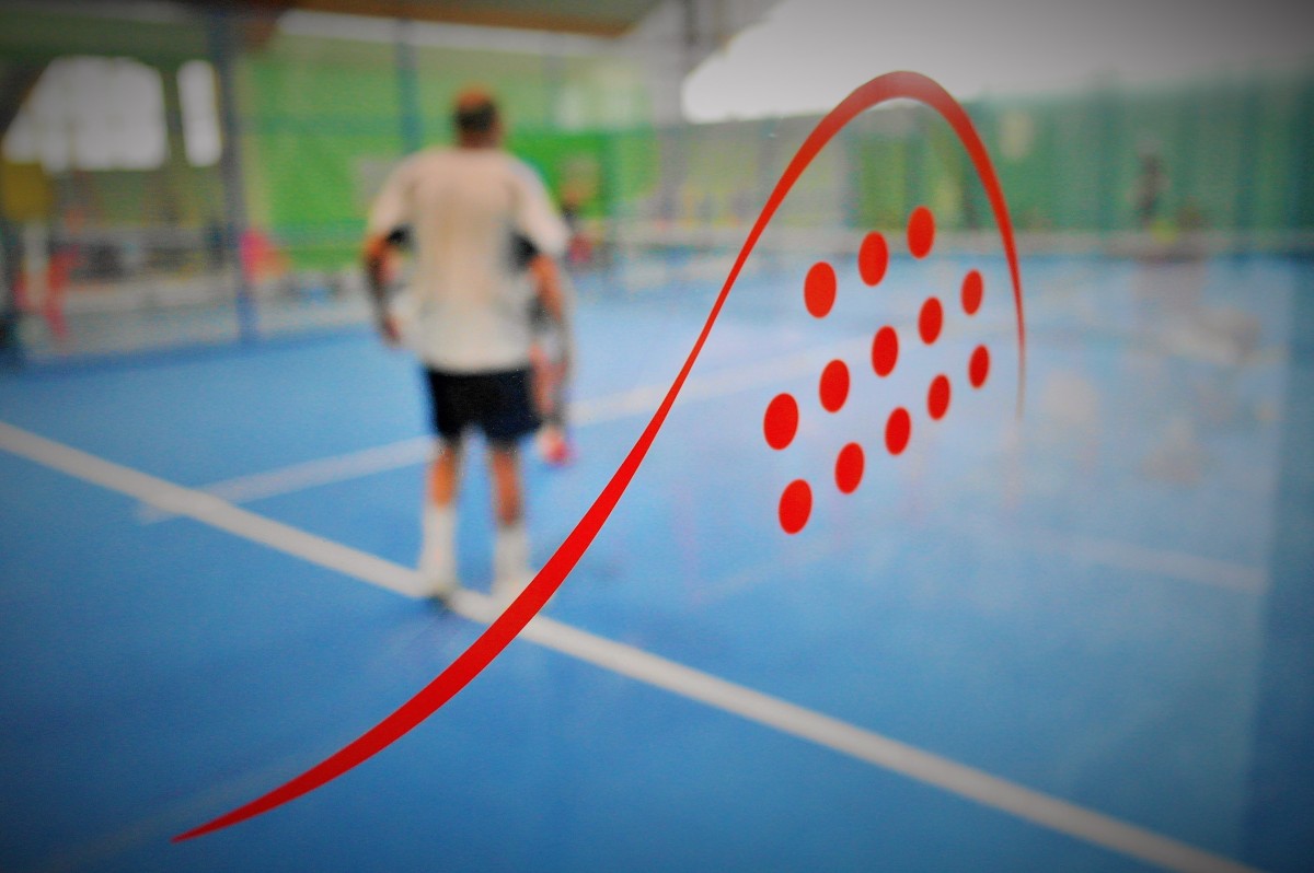 Padel fitness routines incorporating rest days